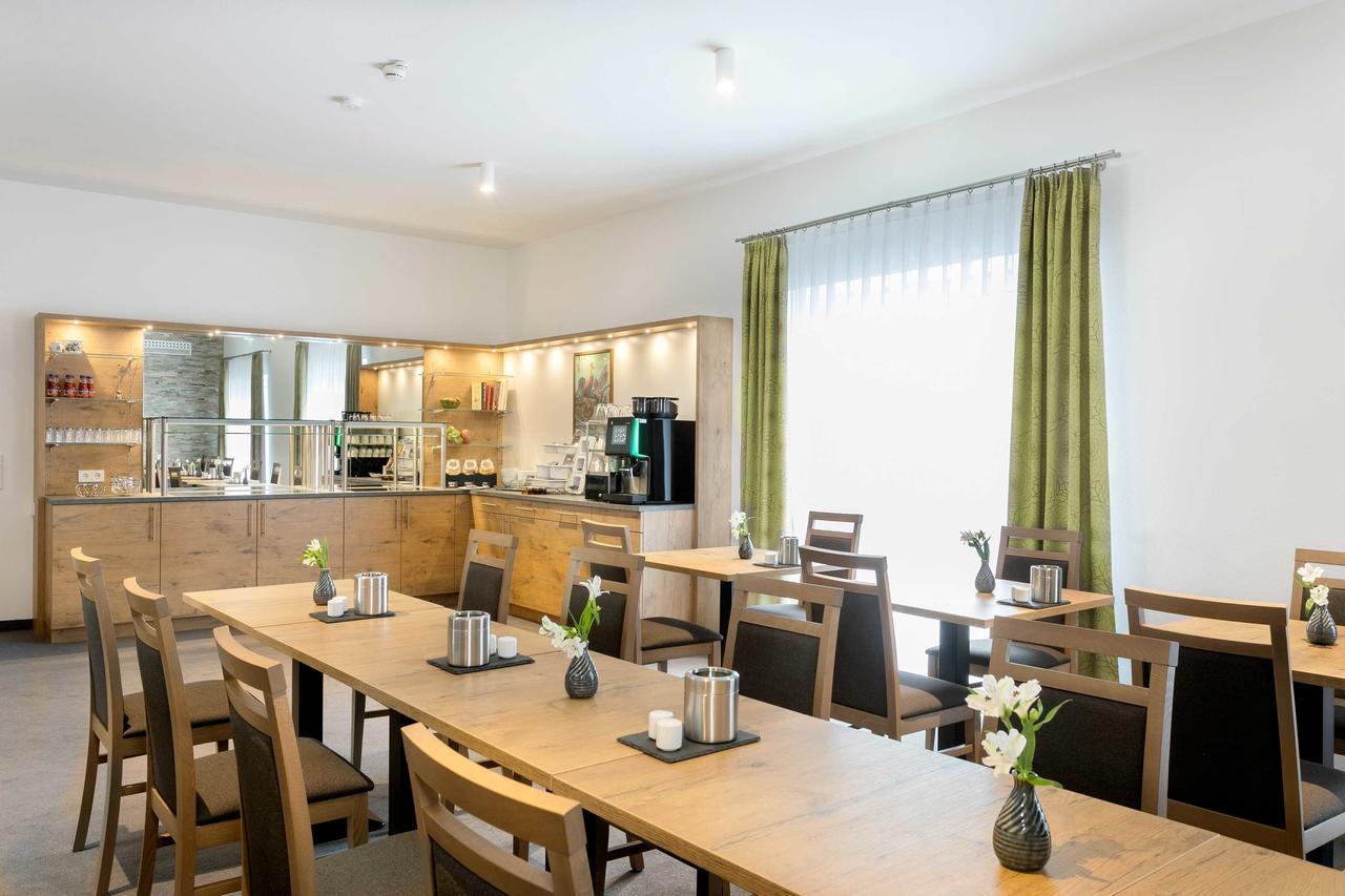 Hotel Kern Garni Walddorf  エクステリア 写真
