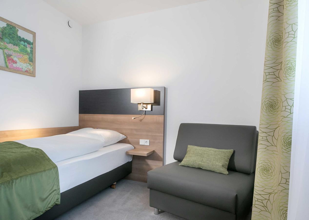 Hotel Kern Garni Walddorf  エクステリア 写真